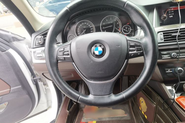 Used BMW 5 Series 2014 525Li Luxury Design Package Steering Wheel