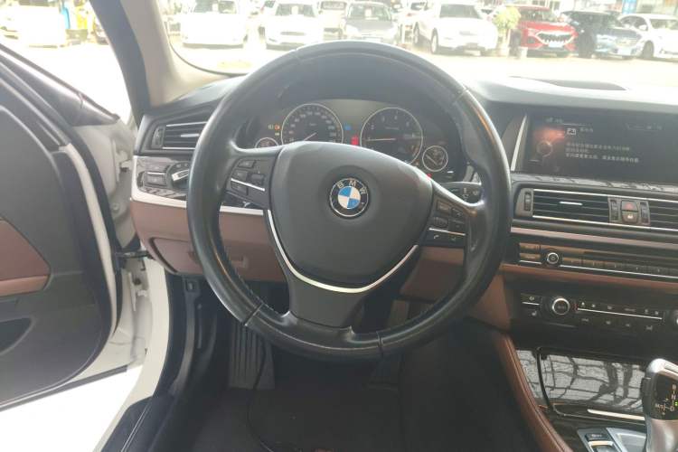 Used BMW 5 Series 2014 528Li Leading Model Steering Wheel