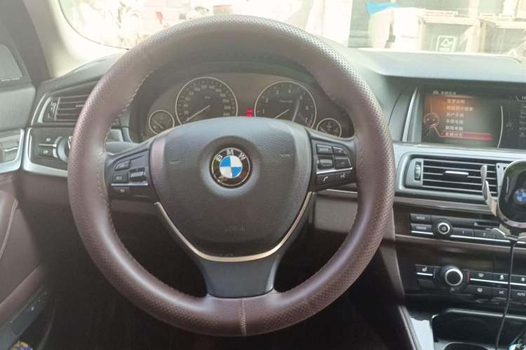 Used BMW 5 Series 2014 525Li Luxury Design Package Steering Wheel