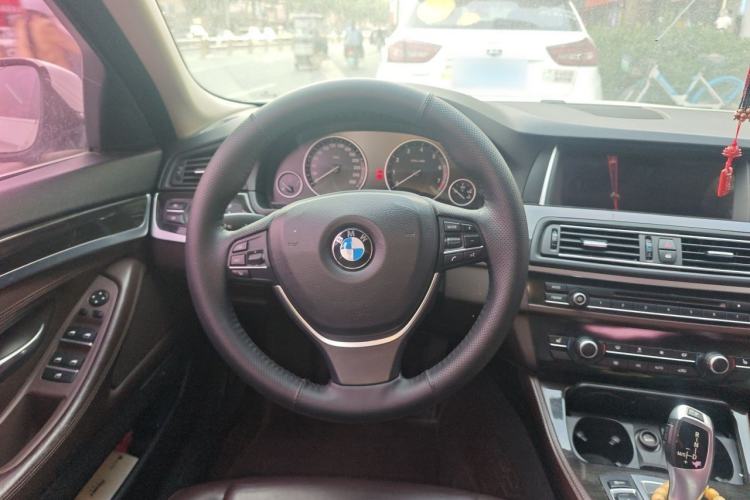 Used BMW 5 Series 2014 525Li Luxury Design Package Steering Wheel