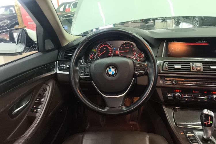 Used BMW 5 Series 2014 525Li Luxury Design Package Steering Wheel