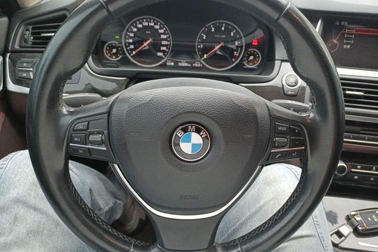 Used BMW 5 Series 2014 525Li Luxury Design Package Steering Wheel