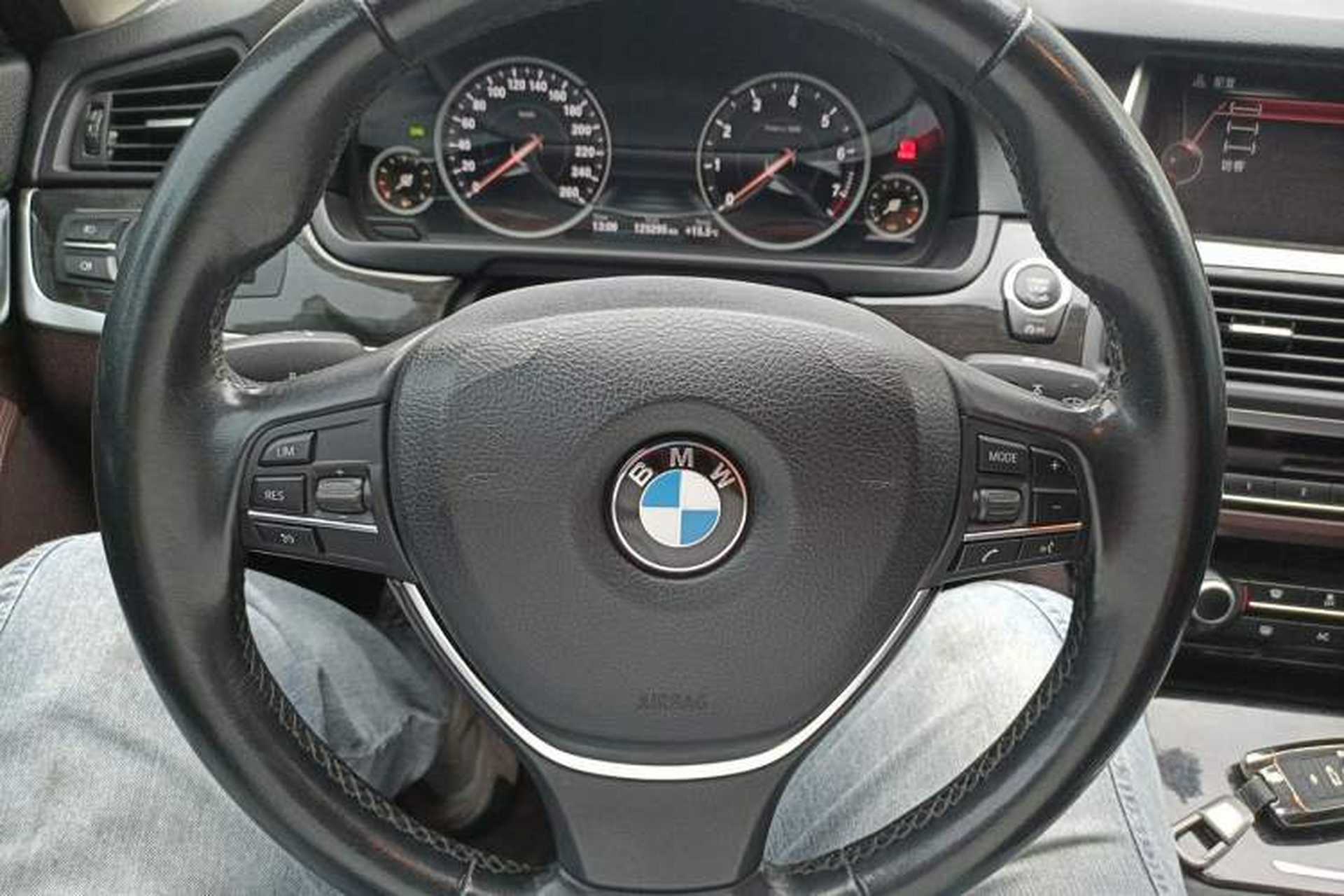 Used BMW 5 Series 2014 525Li Luxury Design Package Steering Wheel