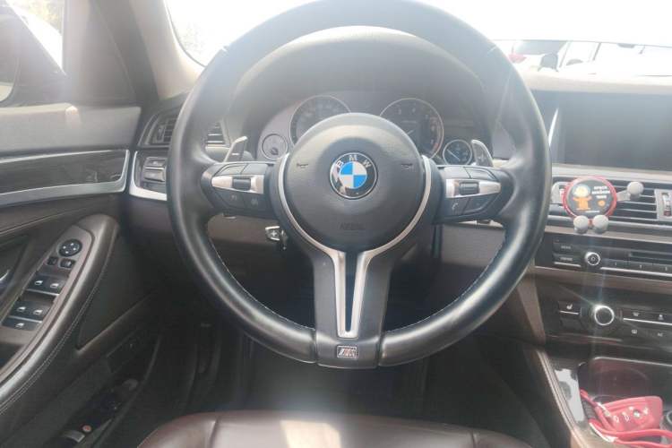 Used BMW 5 Series 2014 525Li Luxury Design Package Steering Wheel