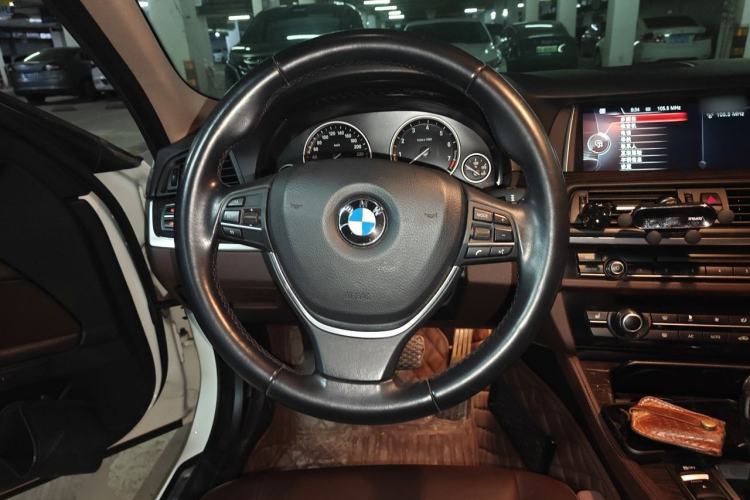 Used BMW 5 Series 2014 525Li Luxury Design Package Steering Wheel