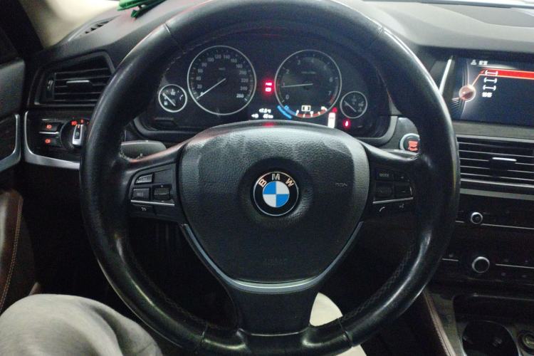 Used BMW 5 Series 2014 525Li Luxury Design Package Steering Wheel