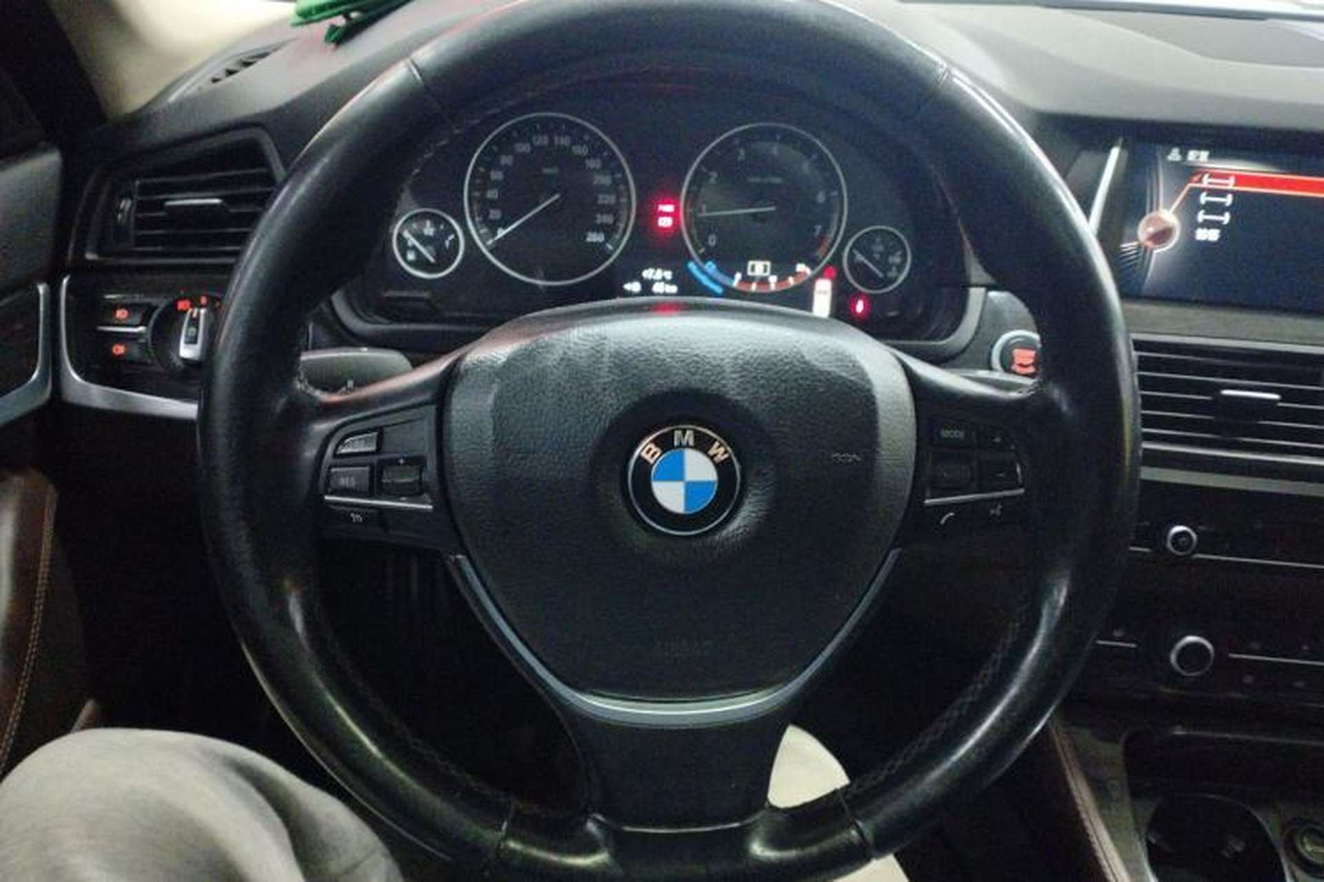Used BMW 5 Series 2014 525Li Luxury Design Package Steering Wheel