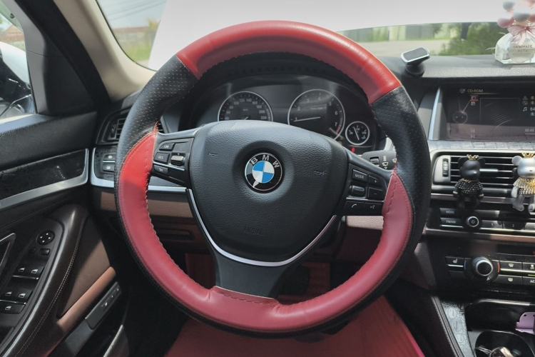 Used BMW 5 Series 2014 525Li Luxury Design Package Steering Wheel