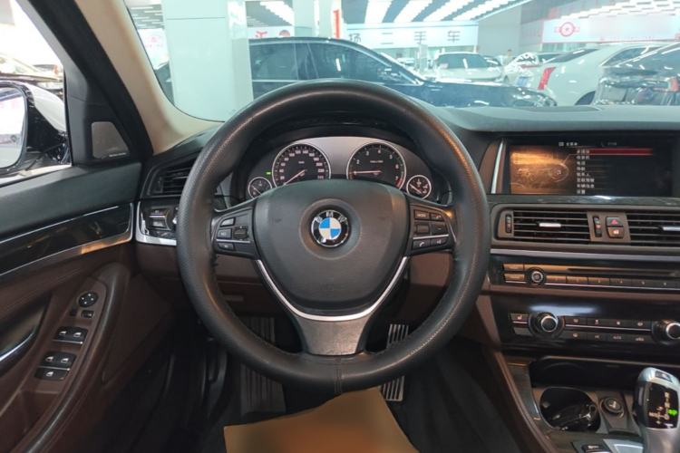 Used BMW 5 Series 2014 525Li Luxury Design Package Steering Wheel