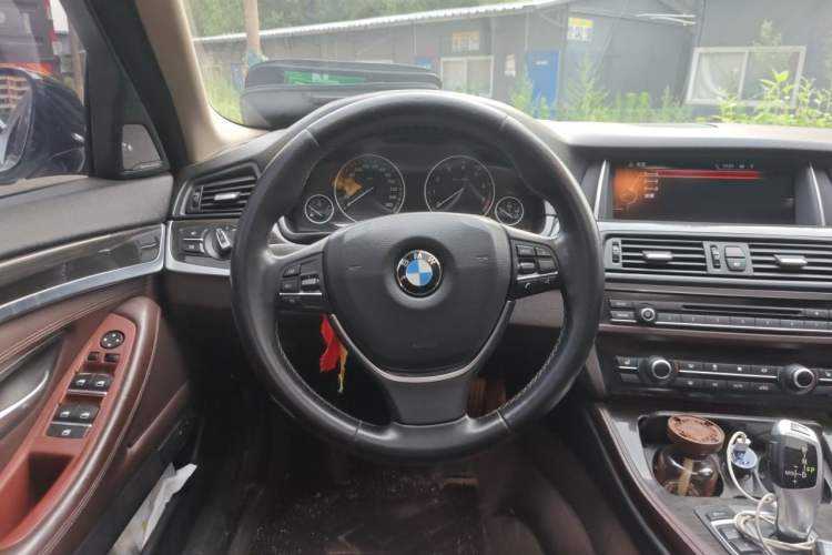 Used BMW 5 Series 2014 525Li Luxury Design Package Steering Wheel