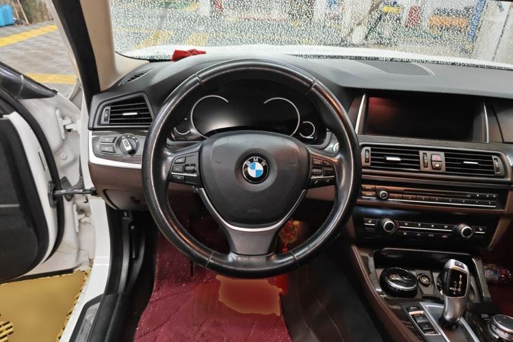 Used BMW 5 Series 2014 525Li Luxury Design Package Steering Wheel