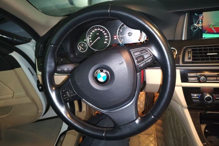 Used BMW 5 Series 2014 525Li Luxury Design Package Steering Wheel
