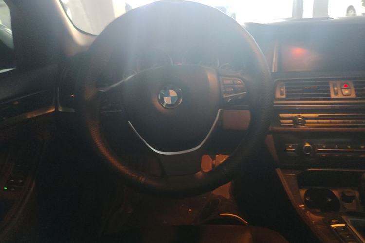 Used BMW 5 Series 2014 525Li Luxury Design Package Steering Wheel