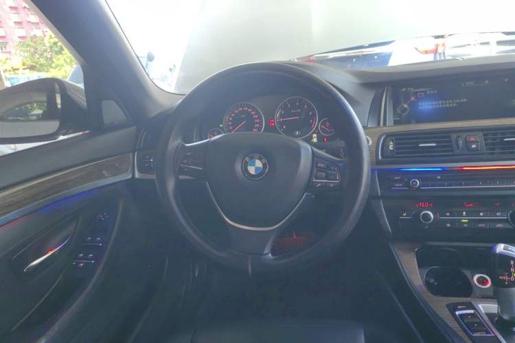 Used BMW 5 Series 2014 525Li Luxury Design Package Steering Wheel