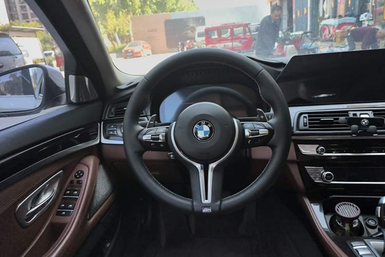 Used BMW 5 Series 2014 525Li Leading Model Steering Wheel