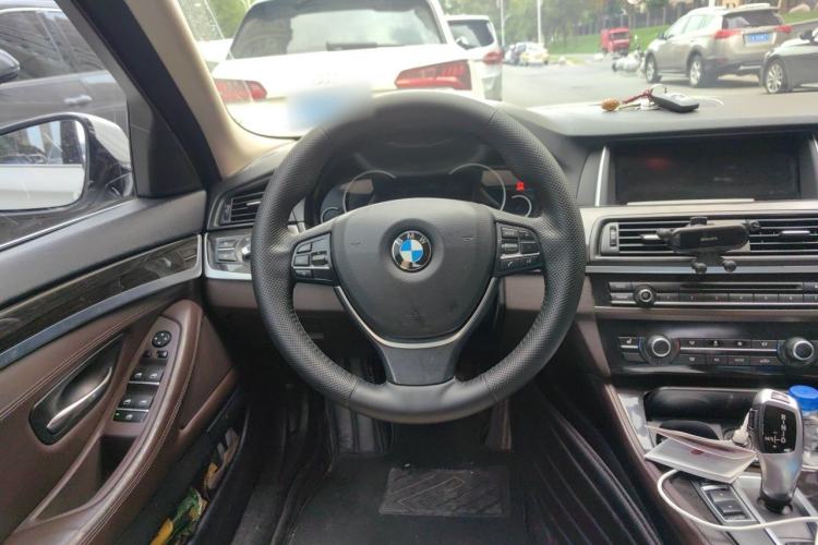 Used BMW 5 Series 2014 525Li Luxury Design Package Steering Wheel