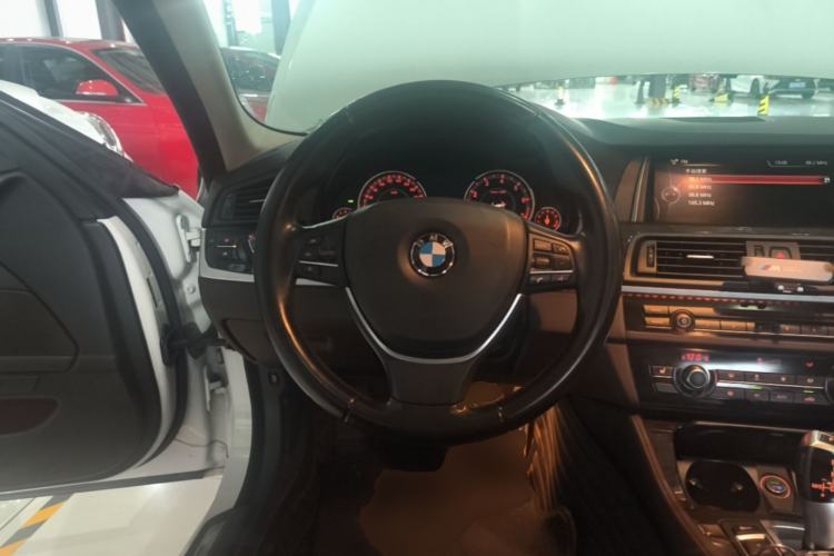 Used BMW 5 Series 2014 525Li Luxury Design Package Steering Wheel