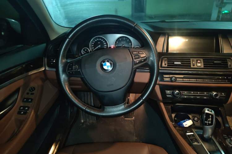 Used BMW 5 Series 2014 525Li Leading Model Steering Wheel