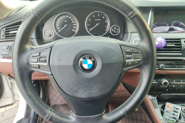 Used BMW 5 Series 2014 525Li Leading Model Steering Wheel