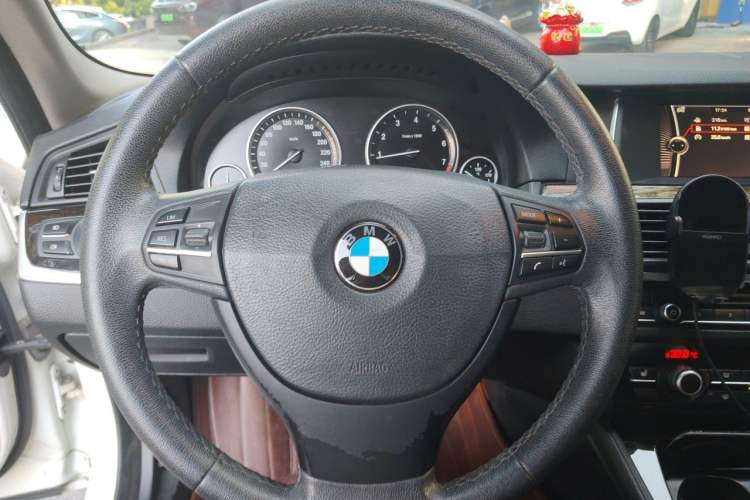 Used BMW 5 Series 2014 525Li Leading Model Steering Wheel
