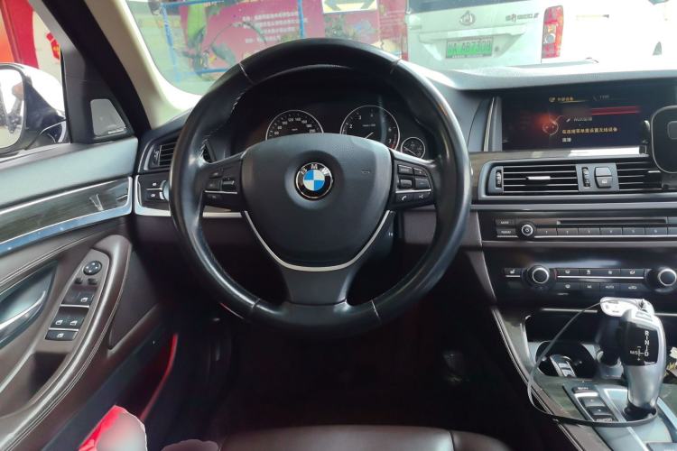 Used BMW 5 Series 2014 525Li Luxury Design Package Steering Wheel