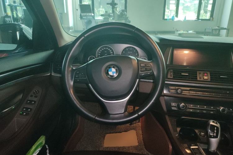 Used BMW 5 Series 2014 525Li Luxury Design Package Steering Wheel
