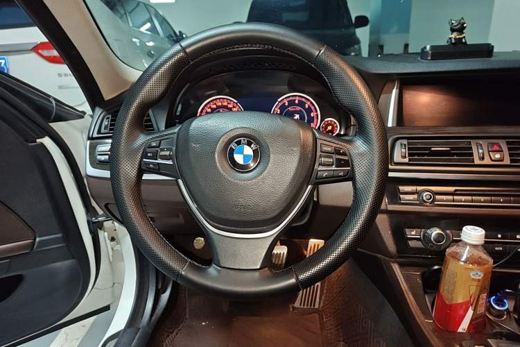 Used BMW 5 Series 2014 525Li Luxury Design Package Steering Wheel