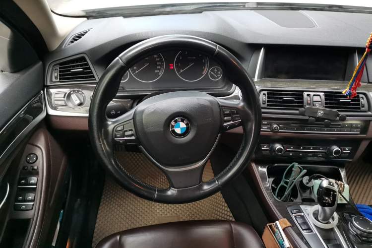 Used BMW 5 Series 2014 525Li Luxury Design Package Steering Wheel