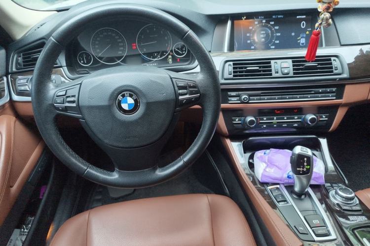 Used BMW 5 Series 2014 525Li Leading Model Steering Wheel