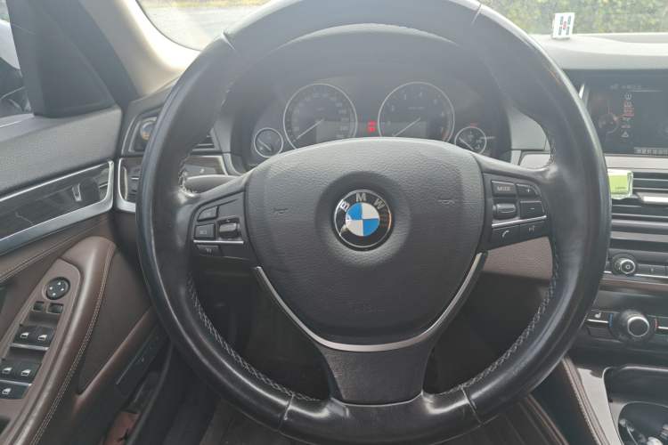 Used BMW 5 Series 2014 525Li Luxury Design Package Steering Wheel
