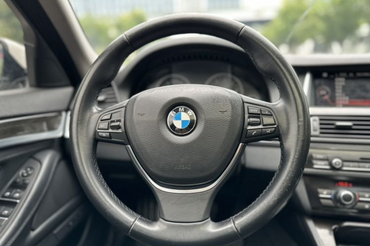 Used BMW 5 Series 2014 525Li Luxury Design Package Steering Wheel