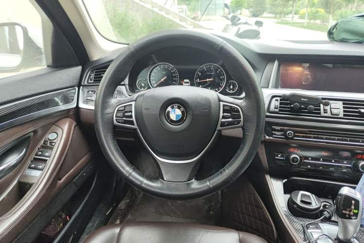 Used BMW 5 Series 2014 525Li Luxury Design Package Steering Wheel