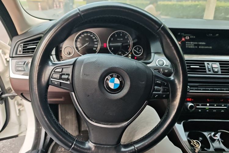 Used BMW 5 Series 2014 525Li Luxury Design Package Steering Wheel