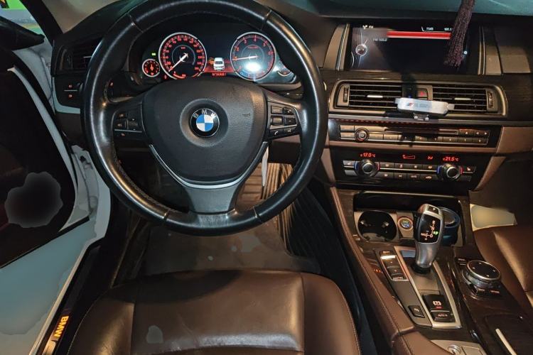 Used BMW 5 Series 2014 525Li Luxury Design Package Steering Wheel