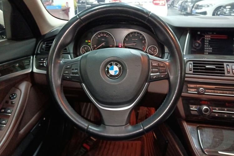 Used BMW 5 Series 2014 525Li Luxury Design Package Steering Wheel
