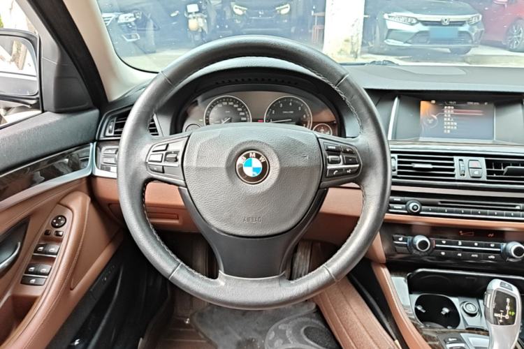 Used BMW 5 Series 2014 525Li Leading Model Steering Wheel