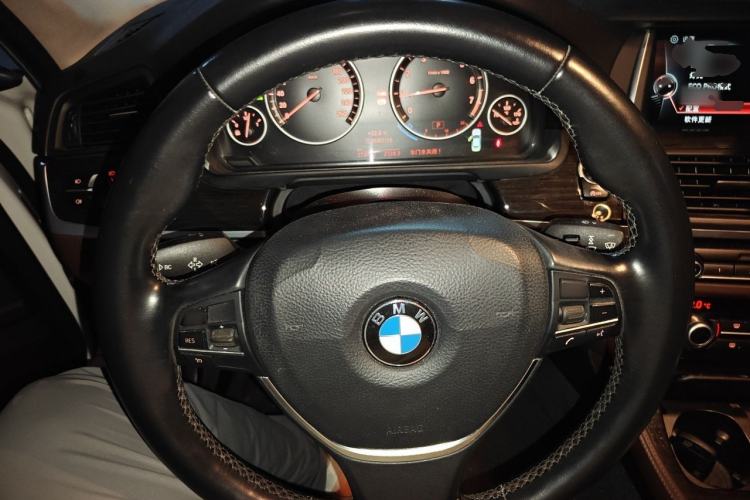 Used BMW 5 Series 2014 525Li Luxury Design Package Steering Wheel