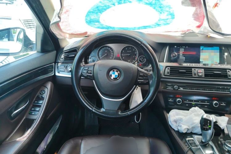 Used BMW 5 Series 2014 525Li Luxury Design Package Steering Wheel