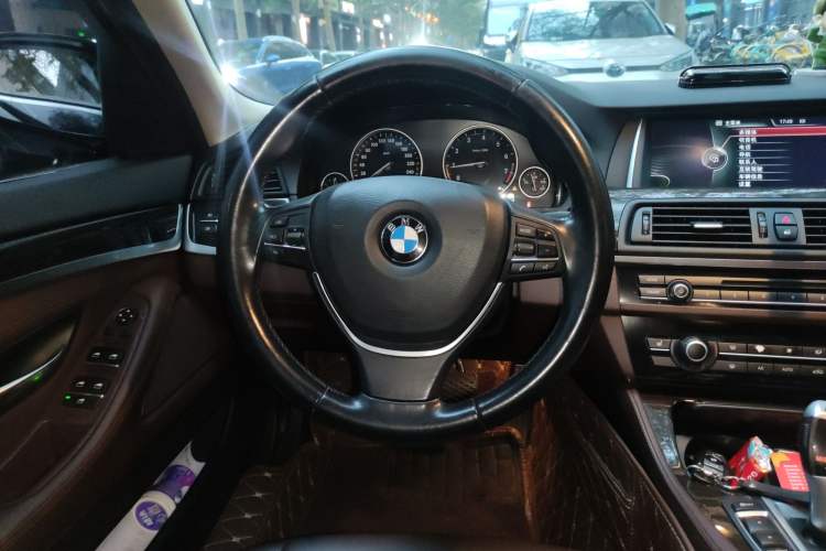 Used BMW 5 Series 2014 525Li Luxury Design Package Steering Wheel