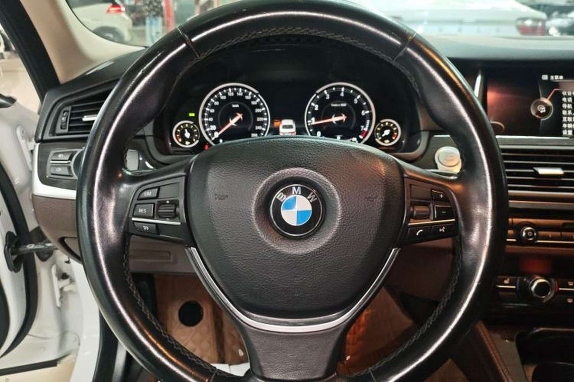 Used BMW 5 Series 2014 525Li Luxury Design Package Steering Wheel