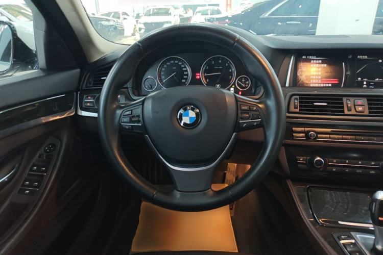 Used BMW 5 Series 2014 525Li Luxury Design Package Steering Wheel