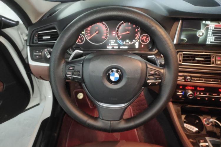Used BMW 5 Series 2014 535Li Leading Model Steering Wheel