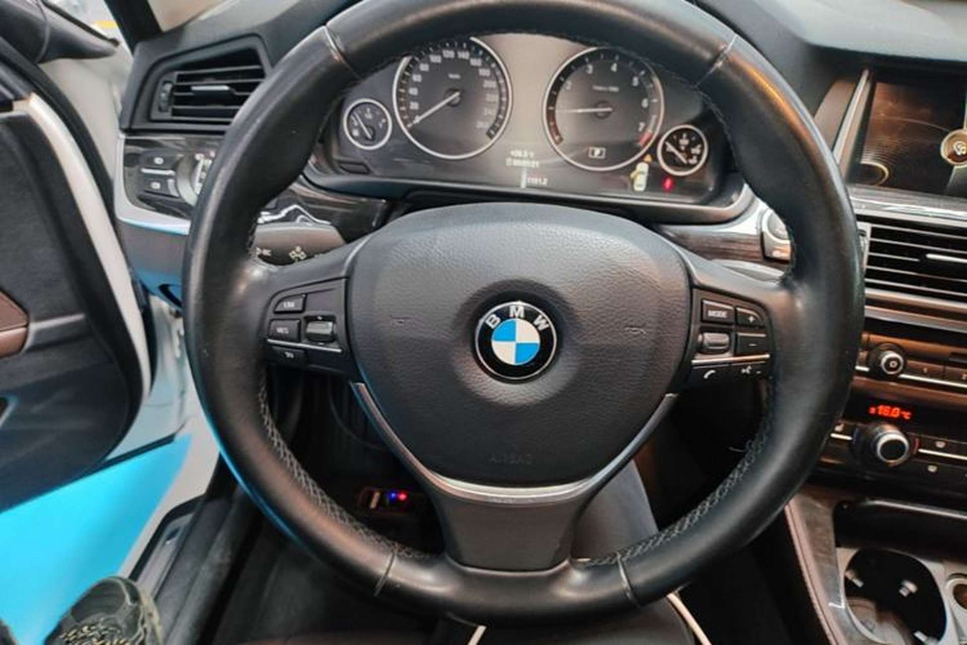 Used BMW 5 Series 2014 525Li Luxury Design Package Steering Wheel
