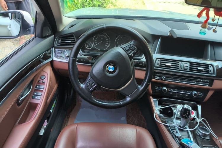 Used BMW 5 Series 2014 528Li xDrive Premium Edition Steering Wheel