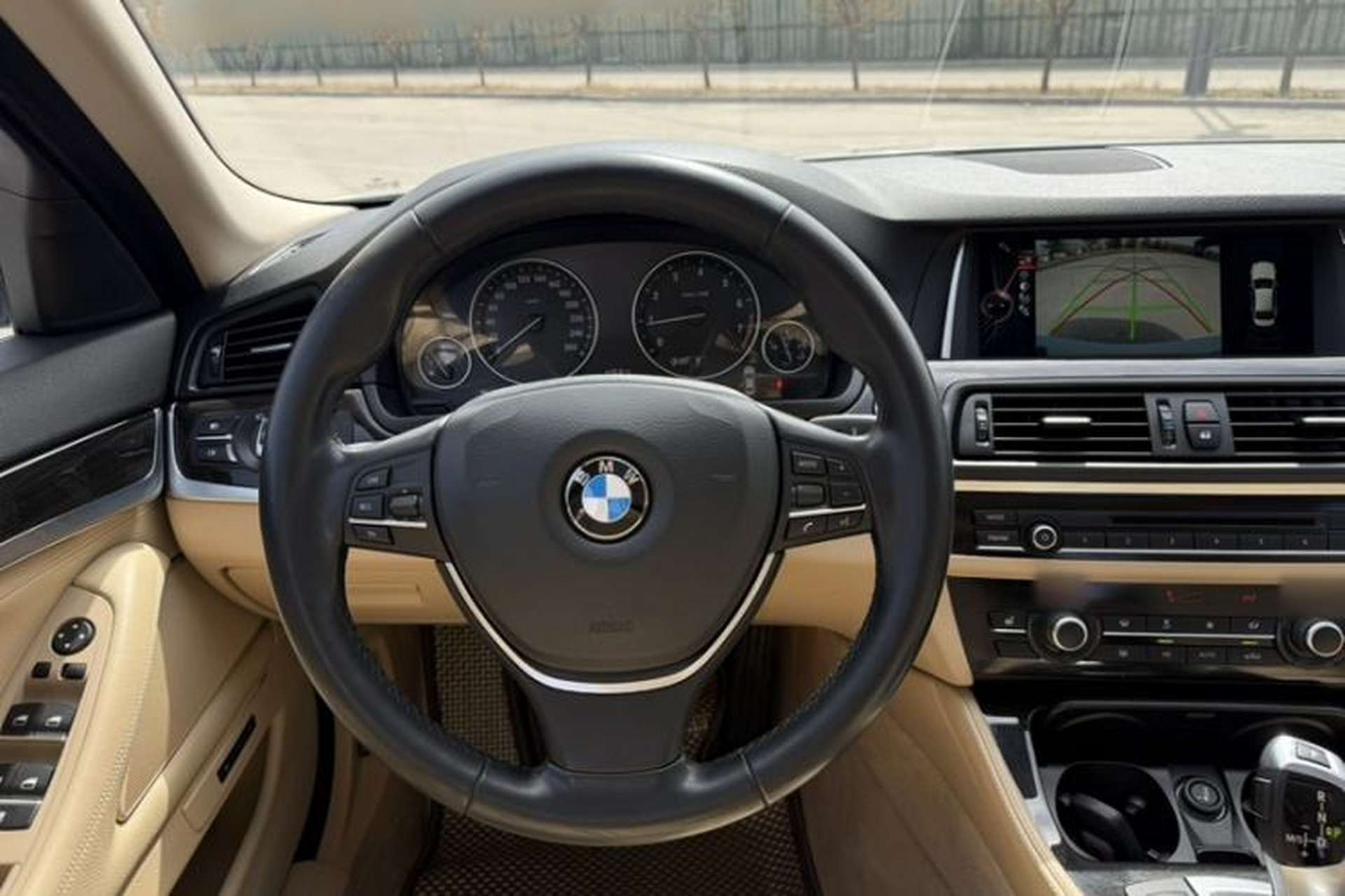 Used BMW 5 Series 2014 525Li Luxury Design Package Steering Wheel