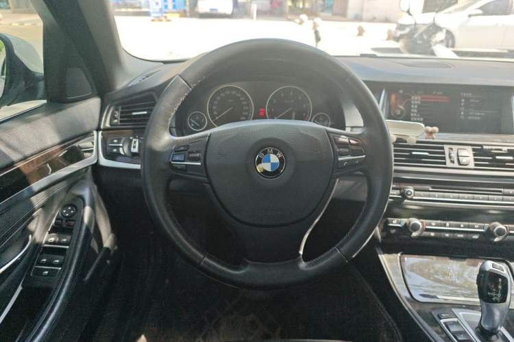 Used BMW 5 Series 2014 530Li Leading Model Steering Wheel