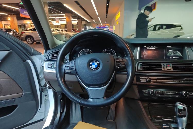Used BMW 5 Series 2014 525Li Luxury Design Package Steering Wheel