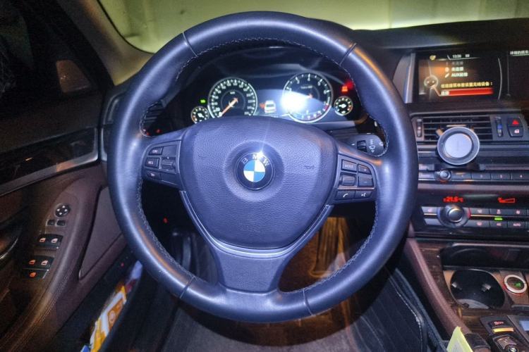Used BMW 5 Series 2014 525Li Luxury Design Package Steering Wheel