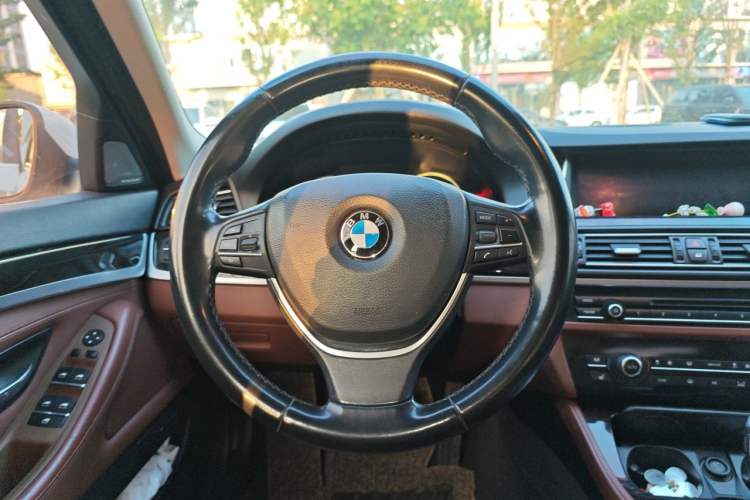 Used BMW 5 Series 2014 528Li xDrive Premium Edition Steering Wheel