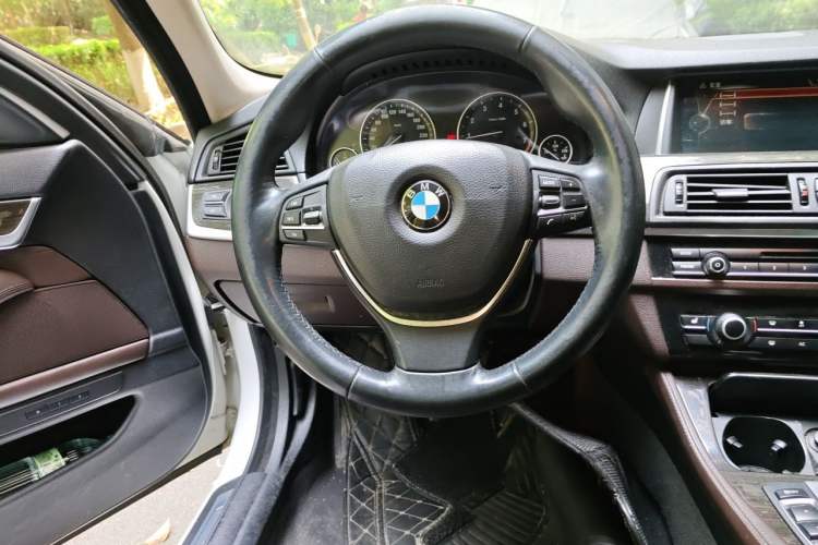 Used BMW 5 Series 2014 525Li Luxury Design Package Steering Wheel